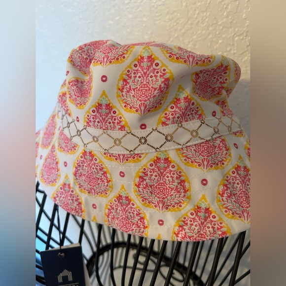 Girl’s Reversible hat - Picture 2 of 2